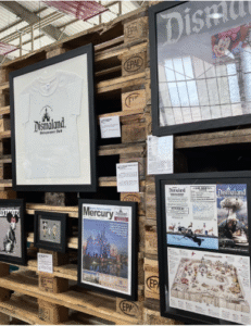 Photo de cadre a l'exposition de dismaland
