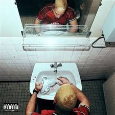 PLK dans une salle de bain. Album Grand Garçon